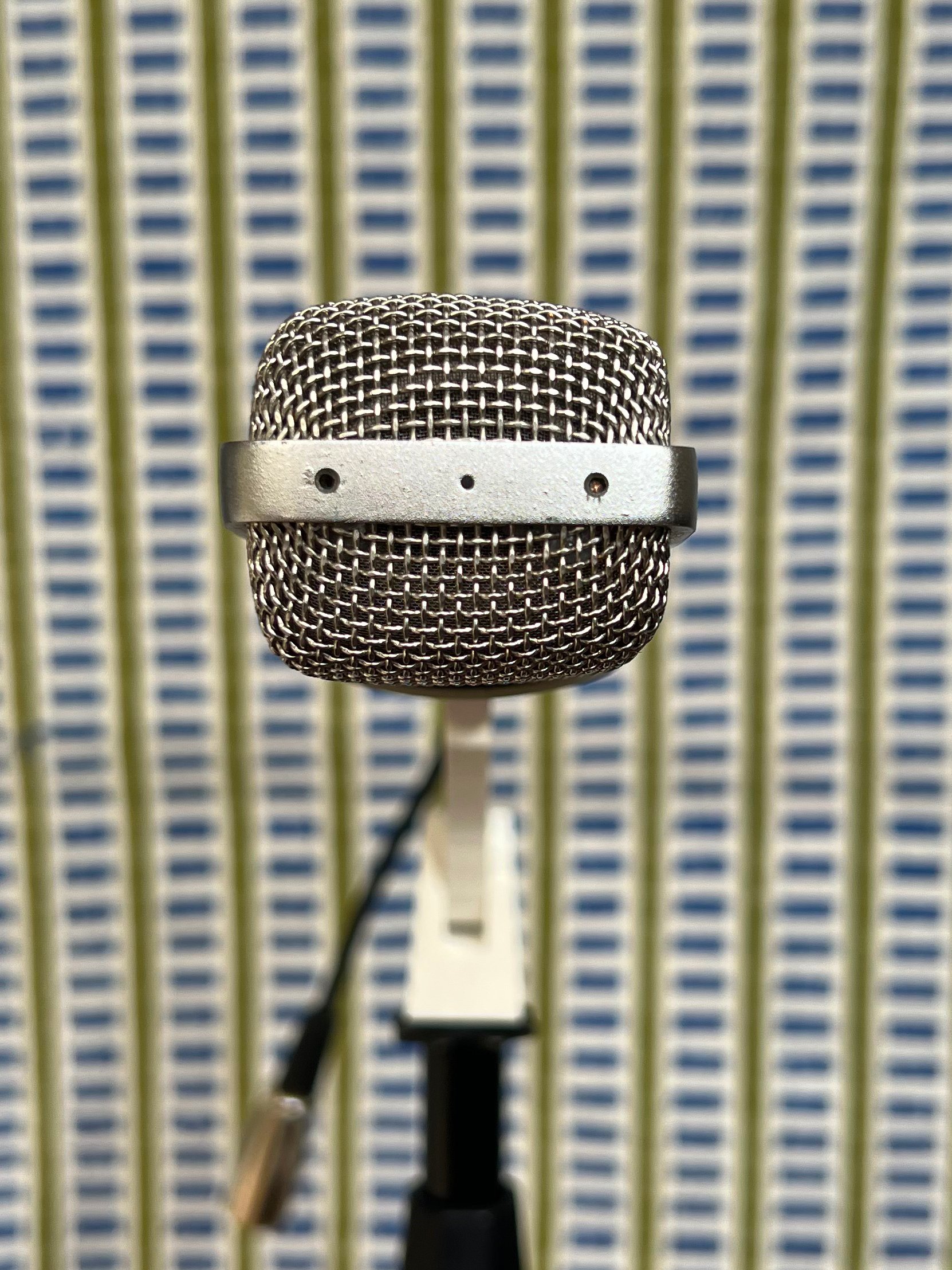 1960's Sennheiser MD421 HL Dynamic Microphone - Image 3