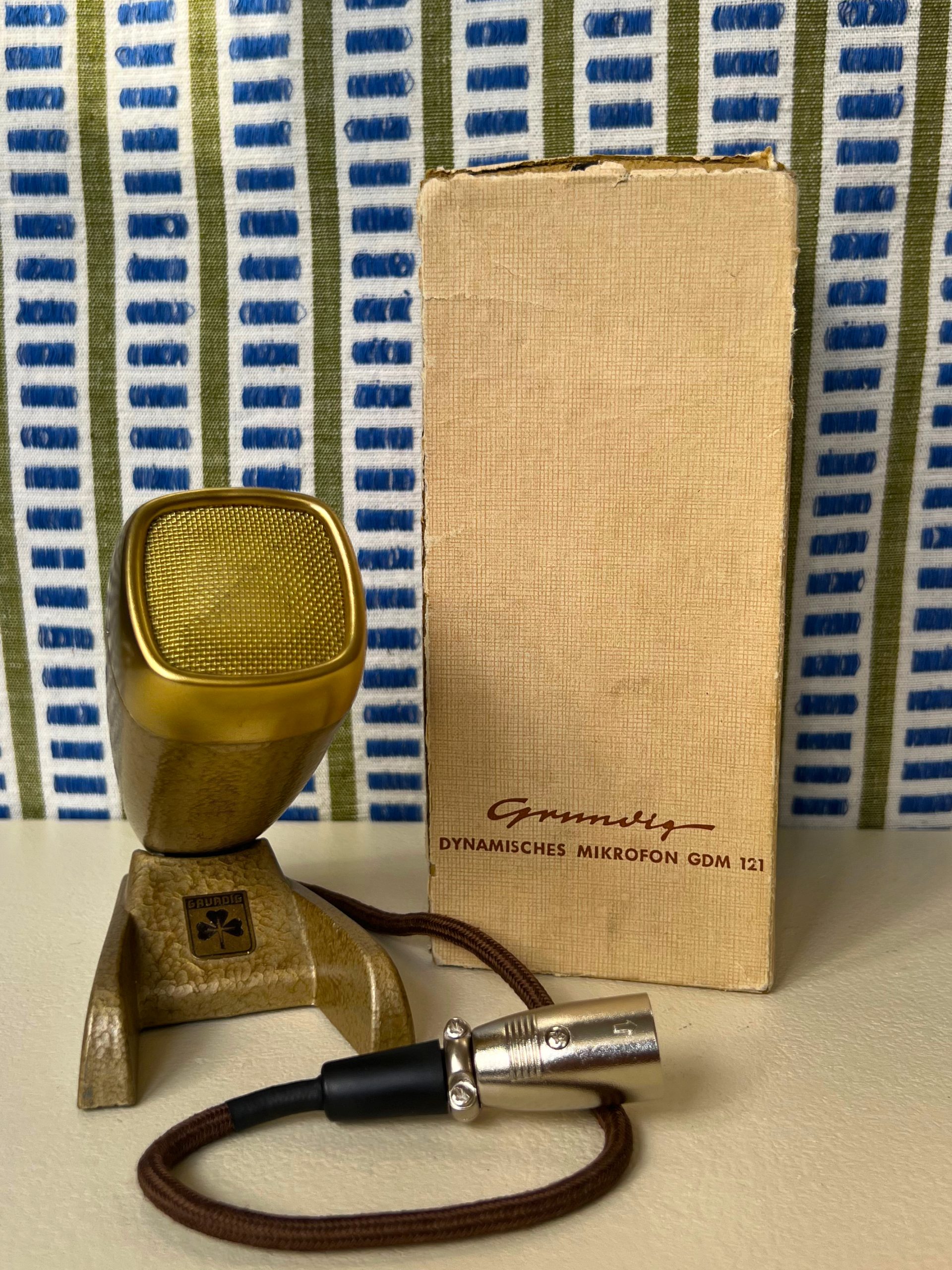 Grundig GDM-121 Omnidirectional Dynamic Microphone