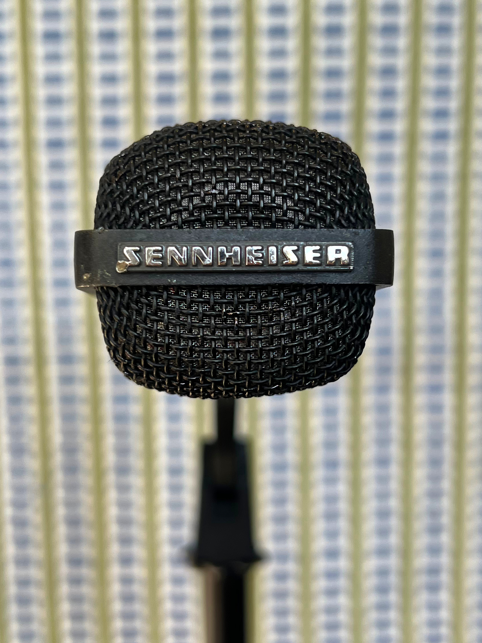 Sennheiser MD421 U-4 Dynamic Microphone (1970's) - Image 3