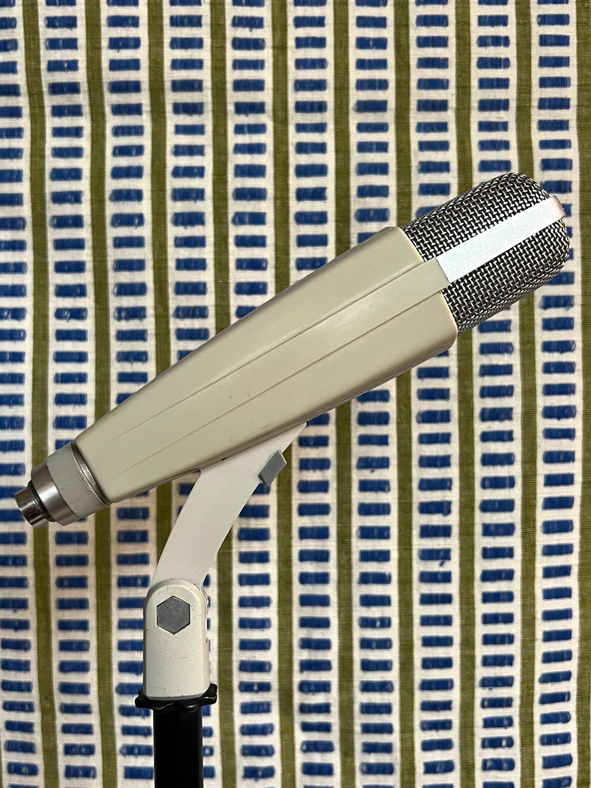 Sennheiser MD421-N Cardioid Dynamic Microphone - Image 3